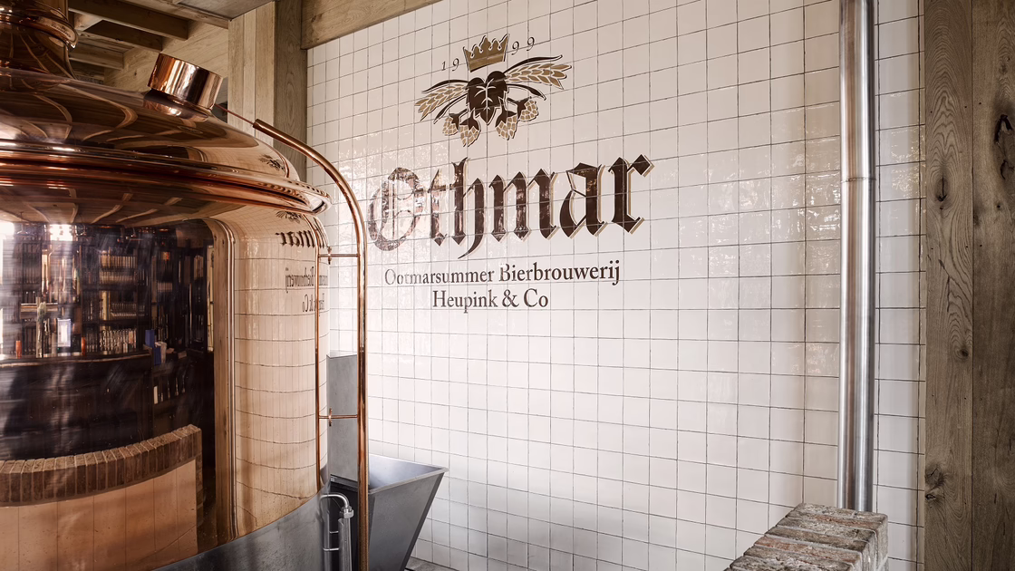 Othmar bierbrouwerij achterwand met logo